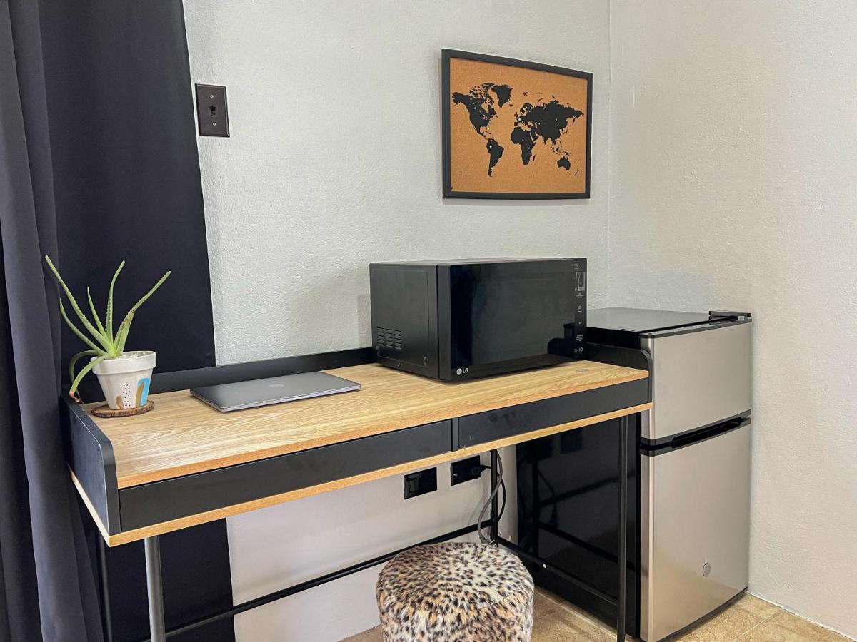 Lama Y Solo Unique Private Room Walking Distance To The Beach Палм Бийч Екстериор снимка