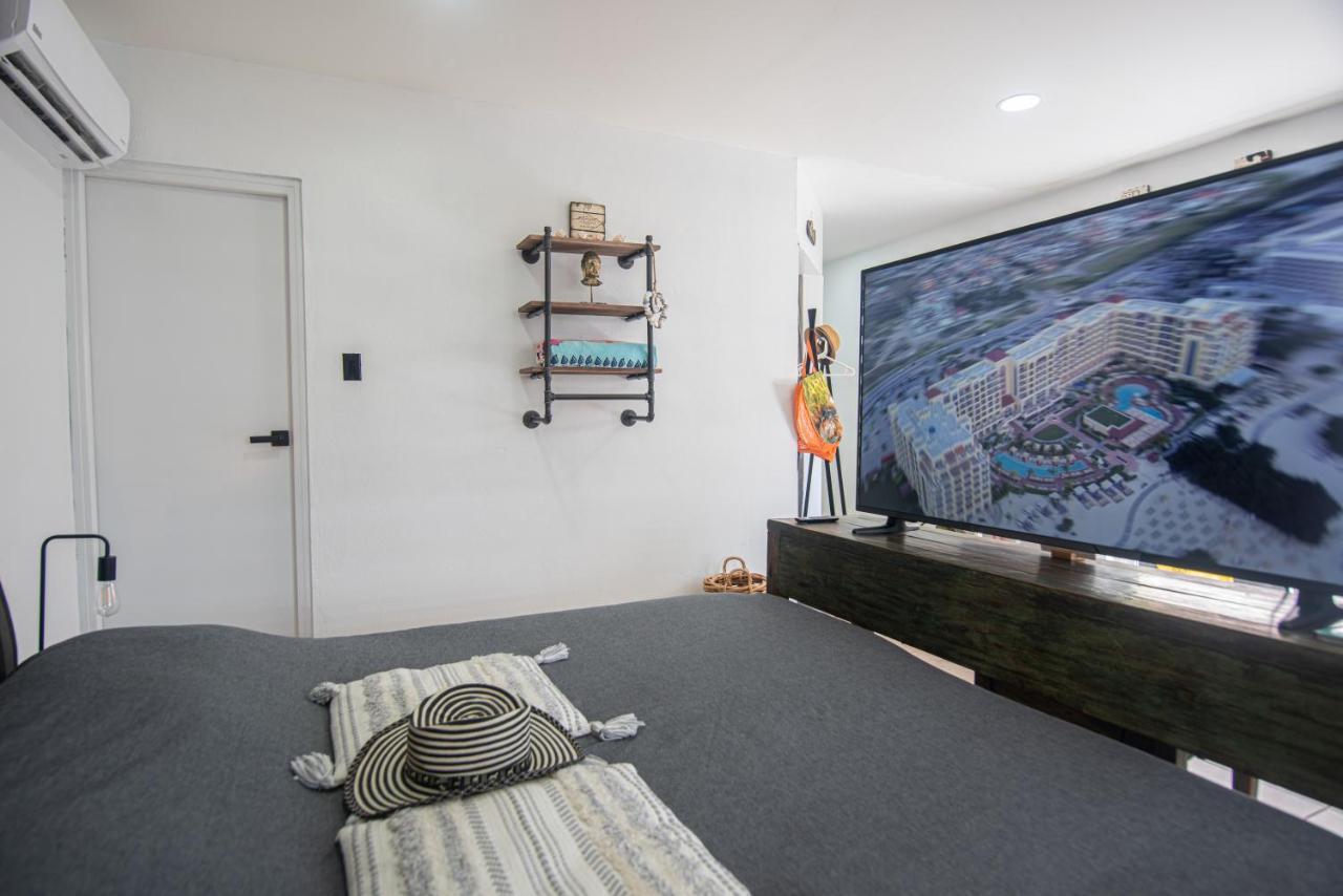 Lama Y Solo Unique Private Room Walking Distance To The Beach Палм Бийч Екстериор снимка